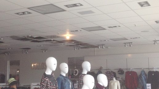 Wasserschaden decke modegeschaeft west-park-apo