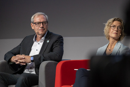 Thomas Zöller und Anne Klemm in einer Diskussionsrunde