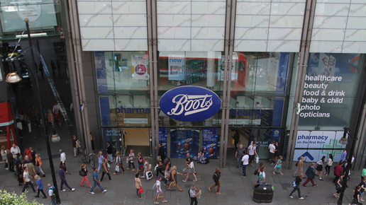 160628 boots outside bus