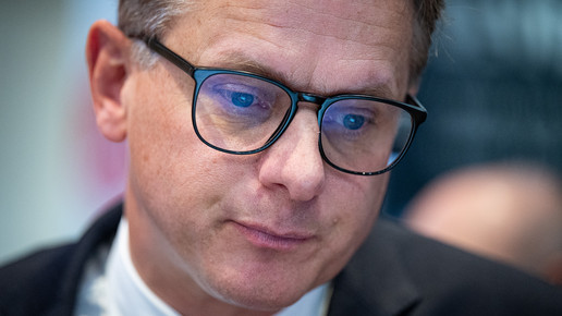 Carsten Linnemann hört zu