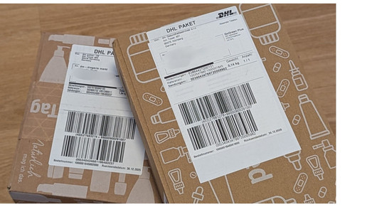 Zwei Pakete von dm und dm-med.