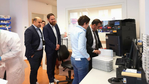 Klaus Holetschek besuchte die Apotheke Scharpf