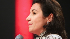 Dorothee Bär spricht auf einer Veranstaltung