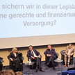 Gruppenfoto: Francesco De Meo, Michael Heinrich, Geschäftsführer Politik Pharma Deutschland, Karin Maag, unparteiisches Mitglied im Gemeinsamen Bundesausschuss (G-BA), Professor Dr. Achim Jogwick, Vorstandsvorsitzender Klinikum Nürnberg und Moderator, Tino Sorge (CDU), Oliver Blatt, Vorstandsvorsitzender des GKV-Spitzenverbandes und Professor Dr. Boris Augurzky auf dem diesjährigen Eppendorfer Dialog.