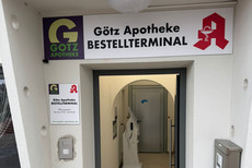 Der Hauseinang zum Apothekenterminal.