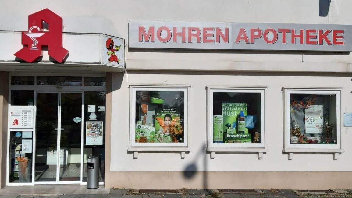 Rassismus-Streit: Demo vor Mohren-Apotheke