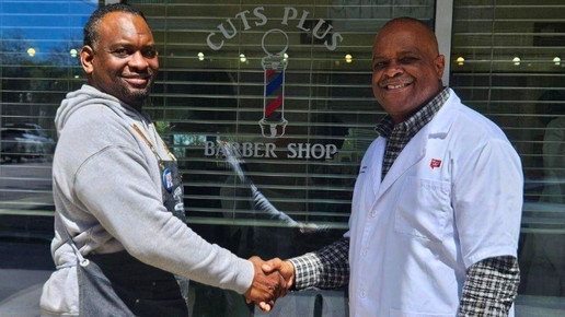 „Barber Shop Pharmacist Hero“: Blutdruckmessen beim Friseur