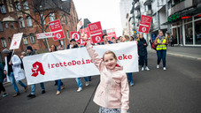 #retteDeineApotheke: Hunderte demonstrieren in Berlin