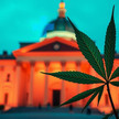 Bundestagspetition von Cannabispatienten eingereicht Dekoratives Bild: Cannabis Blatt vor dem Bundestag