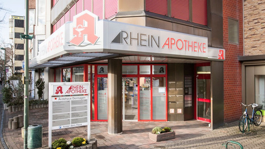 Eine Apotheke in der Außenansicht.