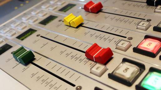 radio mischpult Tim Reckmann pixelio de