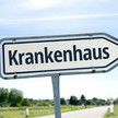 Symbolbild, Wegweiser zum Krankenhaus