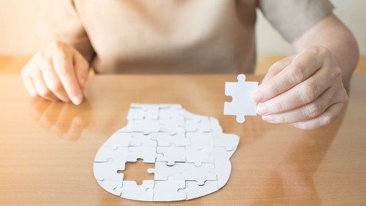 Renterin am Puzzle 