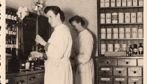 historisch 4 Raths-Apotheke