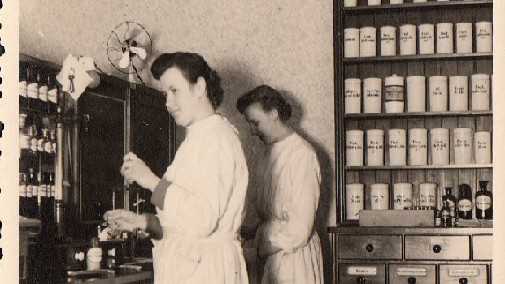 historisch 4 Raths-Apotheke