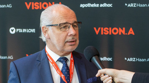 Foto: Dr. Georg Kippels im Interview 