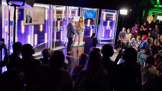 Model Toni Garrn dankt Apothekenteams