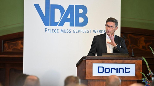 Stephan Baumann auf der Bühne bei einer VDAB-Veranstaltung
