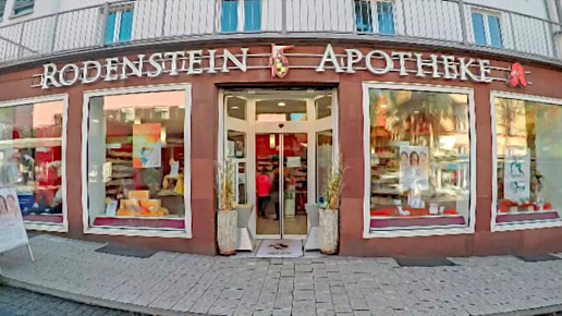 Die Rodenstein Apotheke in Weinheim von außen.