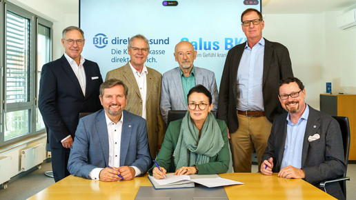 Vorstände der BIG direkt gesund und Salus BKK unterschreiben Fusion