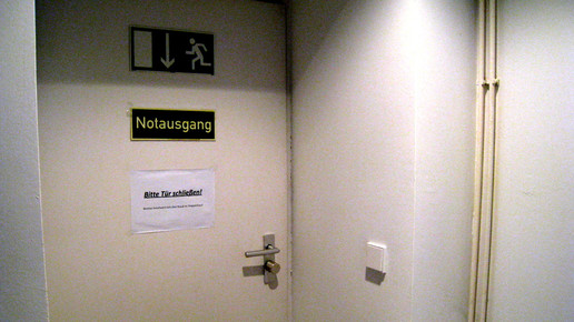 berlinapo hackescher notausgang aa