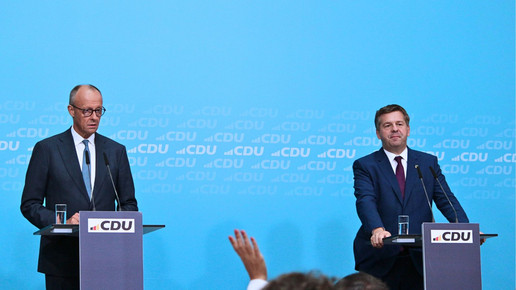 Merz und Schulze am Podium