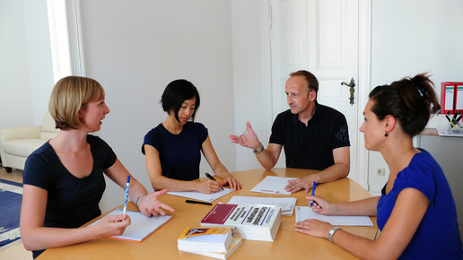 Teambesprechung in Apotheke