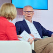 Günther Jauch in einer Diskussion.