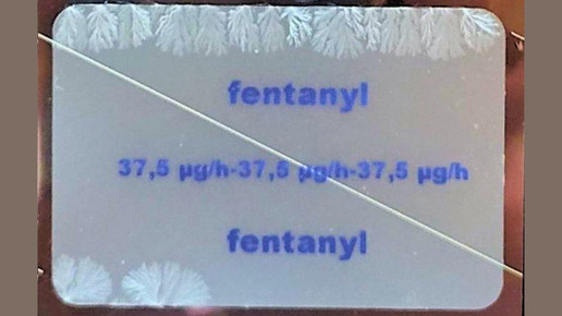 Fentanyl-Pflaster mit Kristallen am Rand