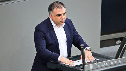 Christos Pantazis spricht im Bundestag 