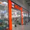 Eine Müller-Filiale von außen mit Blick auf den Eingang. Mehr dazu im Artikel.