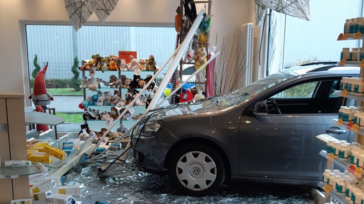 Glück im Unglück: Auto fährt in Apotheke