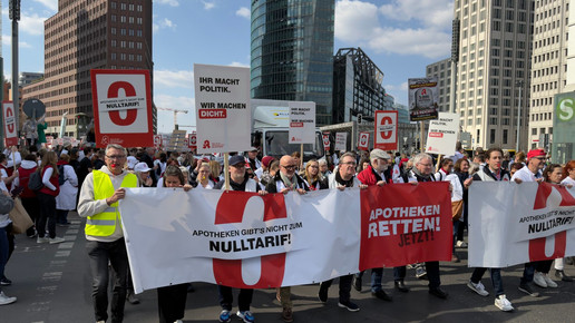 Protestzug in Berlin bei den Apothekenprotesten