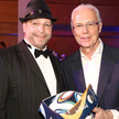 Franz Beckenbauer signiert Fußball zugunsten Apotheker helfen e.V. Franz Beckenbauer signiert Fußball zugunsten Apotheker helfen e.V.