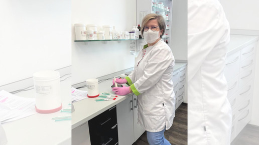 PTA Nadine König beim Herstellen einer Rezeptur. 