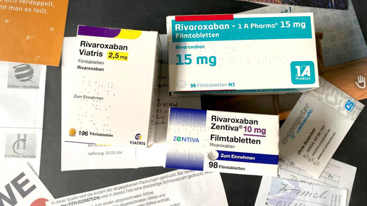 Mehrere Packungen Rivaroxaban-Generika. Mehr dazu im Artikel.