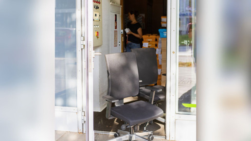 Hintereingang der easyApotheke Berlin-Köpenick, zugestellt, da die Apotheke wegen Stromausfall nicht betreten werden kann