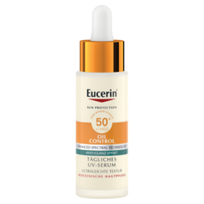 Ein 30ml Glasflakon mit weißer Pipette und goldener Kappe. Etikett: „Eucerin SUN PROTECTION 50+ OIL CONTROL Täglich UV-Serum“. Text betont die ultraleichte Textur und medizinische Hautpflege für ölige Haut.