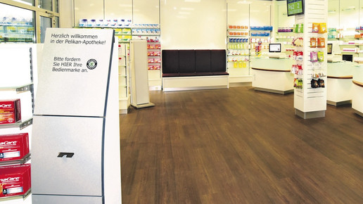 Die Pelikan Apotheke in Duisburg von innen.