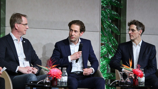 Mark Langguth, E-Health Experte, Dr. Jan-Niklas Francke, Vorstandsmitglied DAV und Sebastian Zilch, Unterabteilungsleiter Digitale Versorgung, gematik im BMG, diskutieren