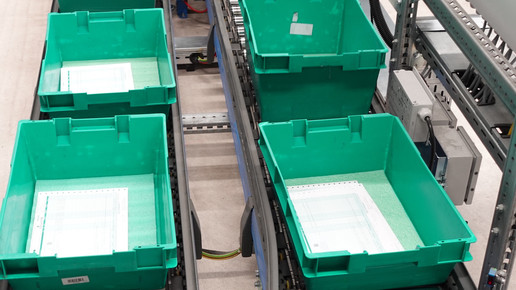 Phoenix steigert Umsatz, kauft Apothekenkette