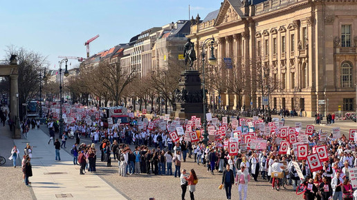 Protestzug in Berlin am BMG