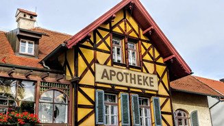 Ein Fachwerkhaus mit einer Apotheke. Mehr dazu im Artikel.