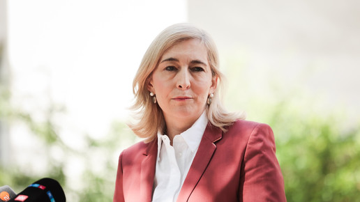 Nina Warken spricht