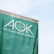 Foto: Fahne mit AOK-Logo