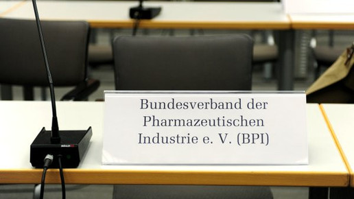 Festbeträge: Hersteller hoffen auf Dauerlösung