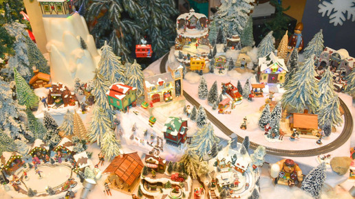 Modelleisenbahn im Schaufenster der St. Martin Apotheke Fritzlar