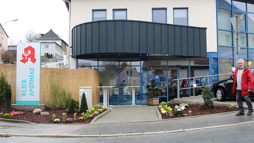 Klick-apotheke eroeffnung4 aussen klick-apotheke