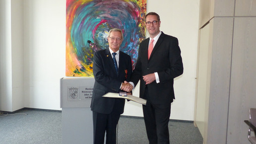 Bundesverdienstkreuz für Pharmazierat