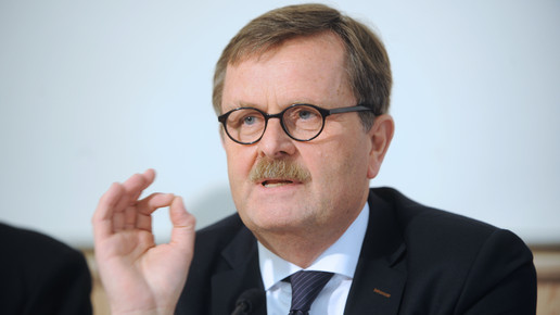 Montgomery: CoV-2-Impfstoff frühestens nächstes Jahr